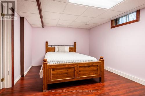 19 Vista Court, Hamilton, ON - Indoor Photo Showing Bedroom