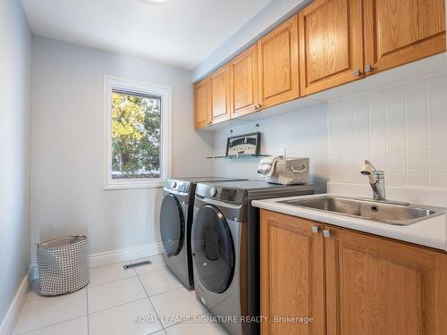 1376 Tecumseh Park Drive, Mississauga, ON - Indoor Photo Showing Laundry Room