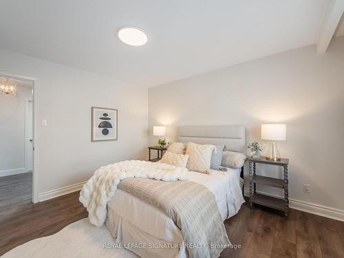 1376 Tecumseh Park Drive, Mississauga, ON - Indoor Photo Showing Bedroom