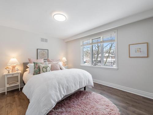 1376 Tecumseh Park Drive, Mississauga, ON - Indoor Photo Showing Bedroom