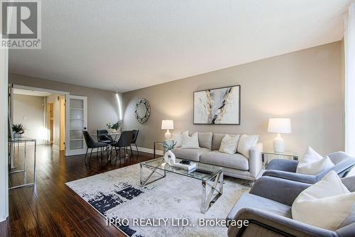 4193 Powderhorn Crescent, Mississauga, ON - Indoor Photo Showing Living Room