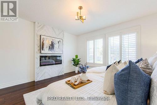 4193 Powderhorn Crescent, Mississauga, ON - Indoor Photo Showing Living Room