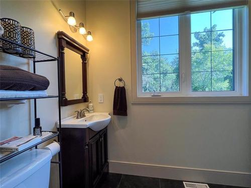 25 Howard Street, Carberry, MB - Indoor Photo Showing Bathroom