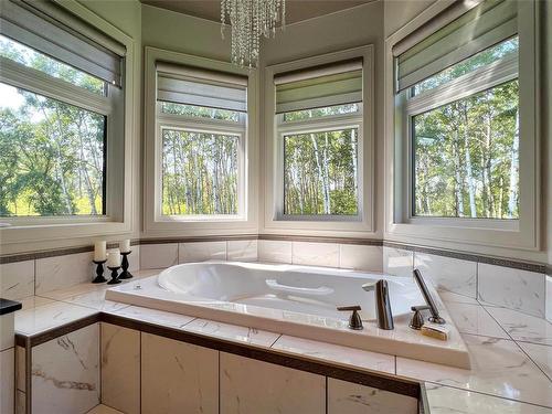 25 Howard Street, Carberry, MB - Indoor Photo Showing Bathroom
