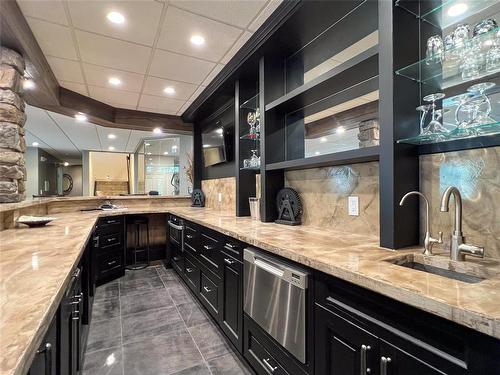 25 Howard Street, Carberry, MB - Indoor Photo Showing Kitchen With Upgraded Kitchen