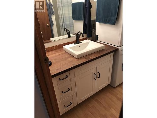 3848 Rock Island Road, Nakusp, BC - Indoor Photo Showing Bathroom