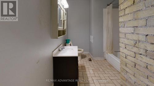 193 Wharncliffe Road N, London, ON - Indoor Photo Showing Bathroom