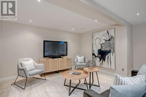 1203 Saturnia Crescent, Mississauga, ON - Indoor Photo Showing Living Room