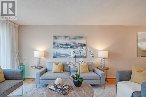 1203 Saturnia Crescent, Mississauga, ON - Indoor Photo Showing Living Room