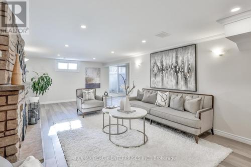 4050 Dunmow Crescent, Mississauga, ON - Indoor Photo Showing Living Room