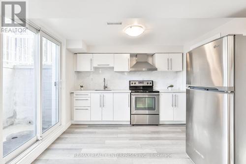 4050 Dunmow Crescent, Mississauga, ON - Indoor Photo Showing Kitchen With Stainless Steel Kitchen