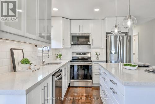 4050 Dunmow Crescent, Mississauga, ON - Indoor Photo Showing Kitchen With Stainless Steel Kitchen With Double Sink With Upgraded Kitchen