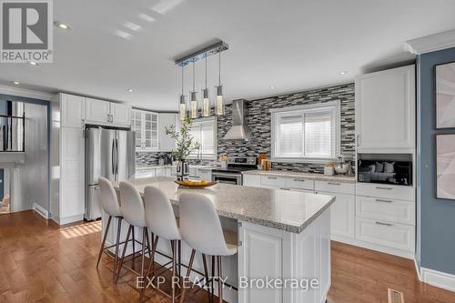 Gorgeous Kitchen with Farmhouse Sink - 935 Lovingston Crescent, Mississauga, ON - Indoor Photo Showing Kitchen With Stainless Steel Kitchen With Upgraded Kitchen