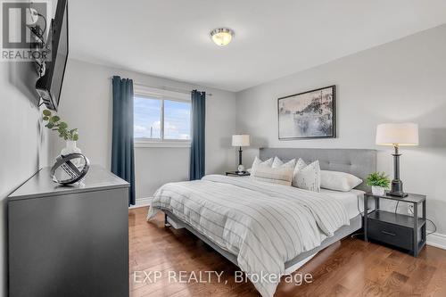 935 Lovingston Crescent, Mississauga, ON - Indoor Photo Showing Bedroom