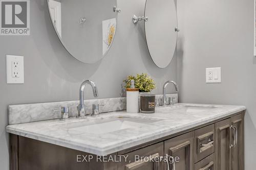 935 Lovingston Crescent, Mississauga, ON - Indoor Photo Showing Bathroom