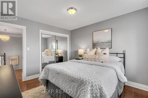 935 Lovingston Crescent, Mississauga, ON - Indoor Photo Showing Bedroom