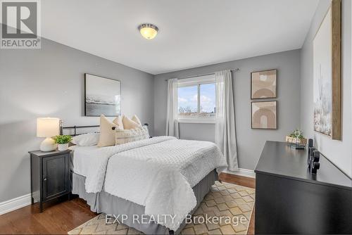 935 Lovingston Crescent, Mississauga, ON - Indoor Photo Showing Bedroom