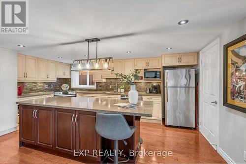 935 Lovingston Crescent, Mississauga, ON - Indoor Photo Showing Kitchen