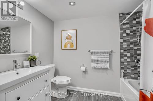 4 piece bathroom in lower level unit - 935 Lovingston Crescent, Mississauga, ON - Indoor Photo Showing Bathroom