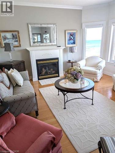44 Morrison Crescent, Grimsby, ON - Indoor Photo Showing Living Room With Fireplace
