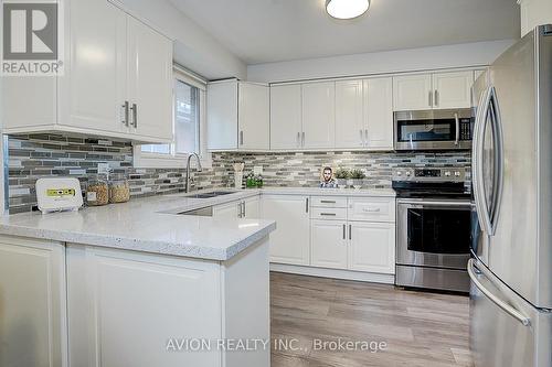 3171 Golden Orchard Drive, Mississauga, ON - Indoor Photo Showing Kitchen With Upgraded Kitchen