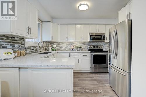 3171 Golden Orchard Drive, Mississauga, ON - Indoor Photo Showing Kitchen With Double Sink With Upgraded Kitchen