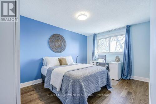 2352 Malcolm Crescent, Burlington, ON - Indoor Photo Showing Bedroom