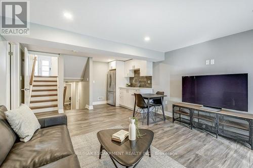 2352 Malcolm Crescent, Burlington, ON - Indoor Photo Showing Living Room