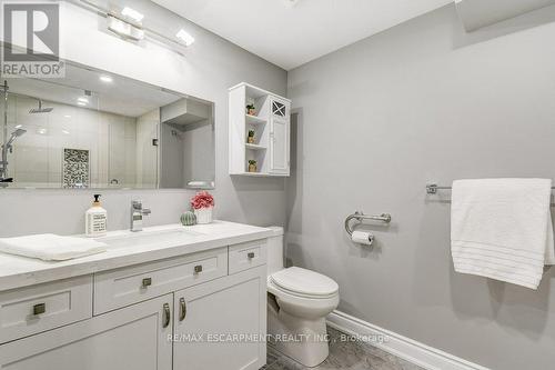 2352 Malcolm Crescent, Burlington, ON - Indoor Photo Showing Bathroom