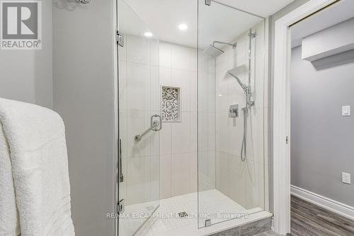 2352 Malcolm Crescent, Burlington, ON - Indoor Photo Showing Bathroom