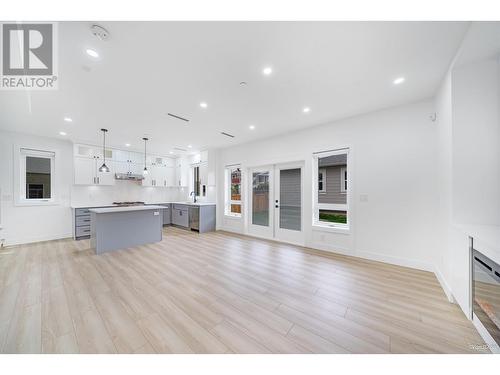 6166 Beatrice Street, Vancouver, BC - Indoor Photo Showing Kitchen