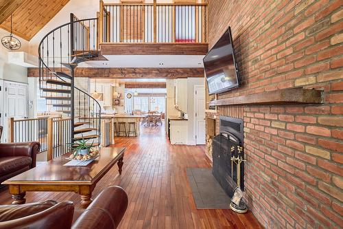 Vue d'ensemble - 30 Ch. Gérard, Saint-Donat, QC - Indoor With Fireplace