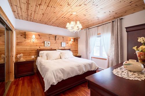 Chambre à coucher principale - 30 Ch. Gérard, Saint-Donat, QC - Indoor Photo Showing Bedroom