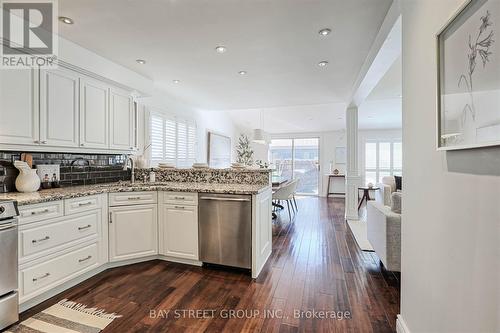 3432 Ingram Road, Mississauga, ON - Indoor Photo Showing Kitchen With Upgraded Kitchen