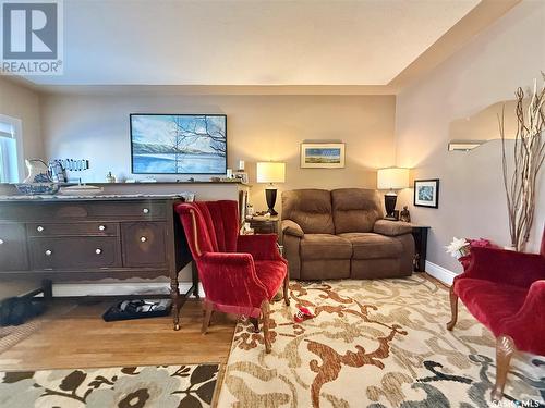 2502 Kelvin Avenue, Saskatoon, SK - Indoor Photo Showing Living Room