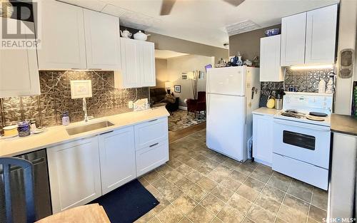 2502 Kelvin Avenue, Saskatoon, SK - Indoor Photo Showing Kitchen