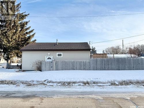 2502 Kelvin Avenue, Saskatoon, SK - Outdoor