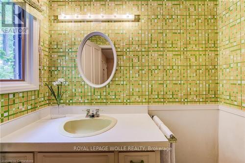 368 Warrington Drive, Waterloo, ON - Indoor Photo Showing Bathroom