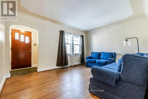 23 Elgin Street, Waterloo, ON - Indoor Photo Showing Living Room