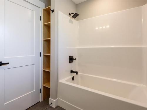 649 5Th St, Courtenay, BC 