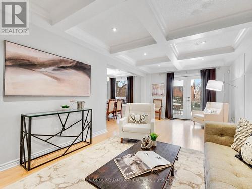 4423 Sawmill Valley Drive, Mississauga, ON - Indoor Photo Showing Living Room