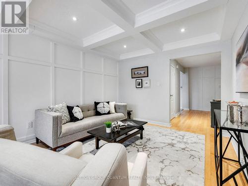 4423 Sawmill Valley Drive, Mississauga, ON - Indoor Photo Showing Living Room