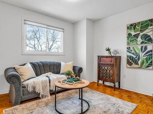 3457 Beau Rivage Crescent, Mississauga, ON - Indoor Photo Showing Living Room