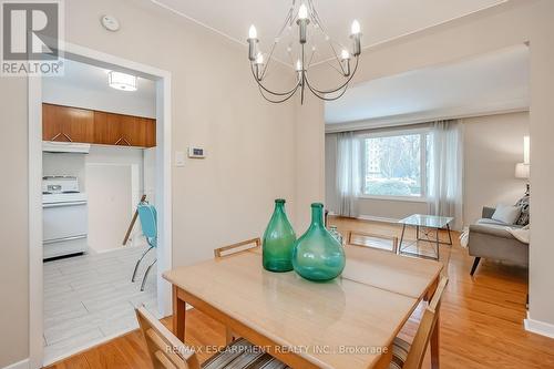 368 East Side Crescent, Burlington, ON - Indoor Photo Showing Dining Room