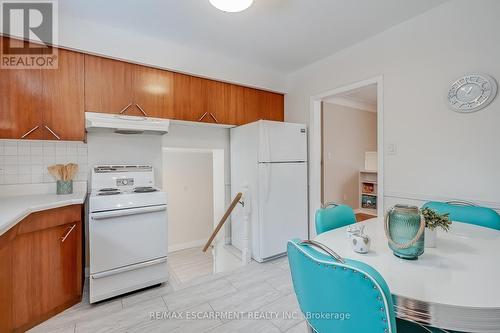 368 East Side Crescent, Burlington, ON - Indoor Photo Showing Kitchen