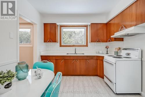 368 East Side Crescent, Burlington, ON - Indoor Photo Showing Kitchen With Double Sink