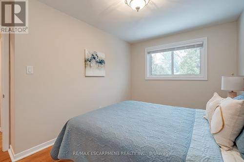 368 East Side Crescent, Burlington, ON - Indoor Photo Showing Bedroom