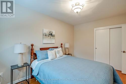 368 East Side Crescent, Burlington, ON - Indoor Photo Showing Bedroom