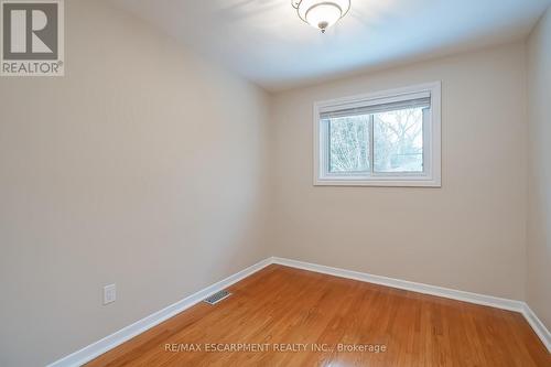 368 East Side Crescent, Burlington, ON - Indoor Photo Showing Other Room