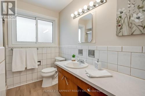 368 East Side Crescent, Burlington, ON - Indoor Photo Showing Bathroom